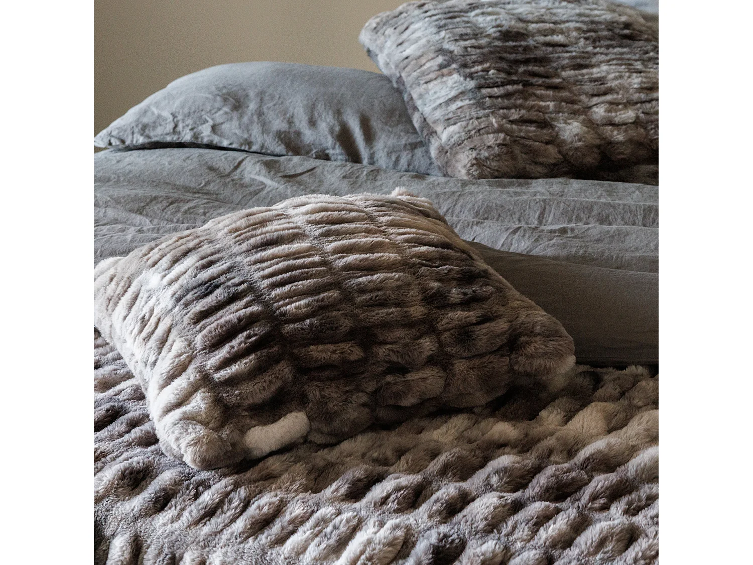 Plaid 150x200 ZIBELINE en fausse fourrure doublée velours blanc Neige