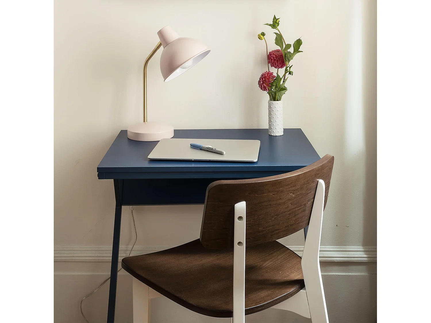 Regal | Bureau pour ordinateur portable avec cadre en métal bleu