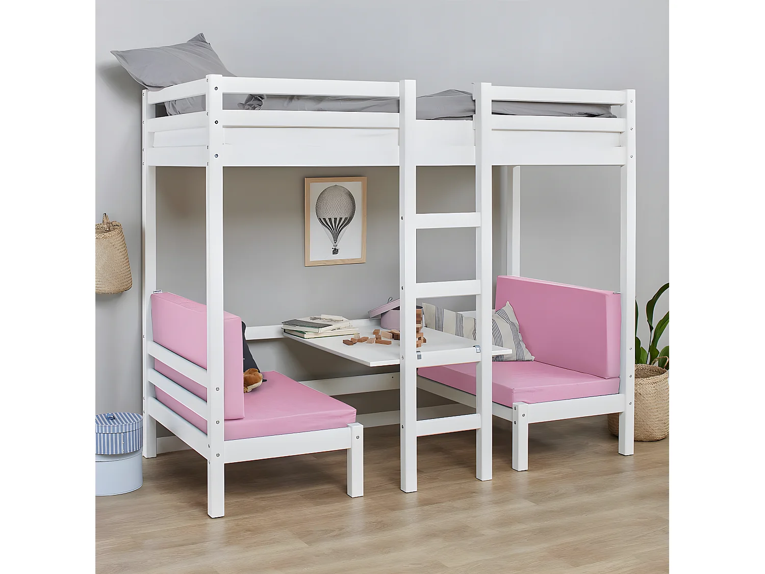 BasicJumbo Lit mezzanine avec canapé rose, bureau et sommiers à lattes inclus.