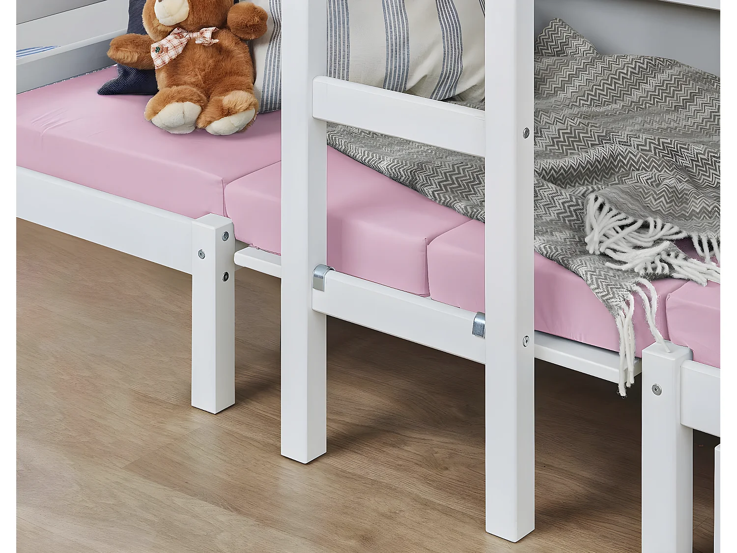 BasicJumbo Lit mezzanine avec canapé rose, bureau et sommiers à lattes inclus.