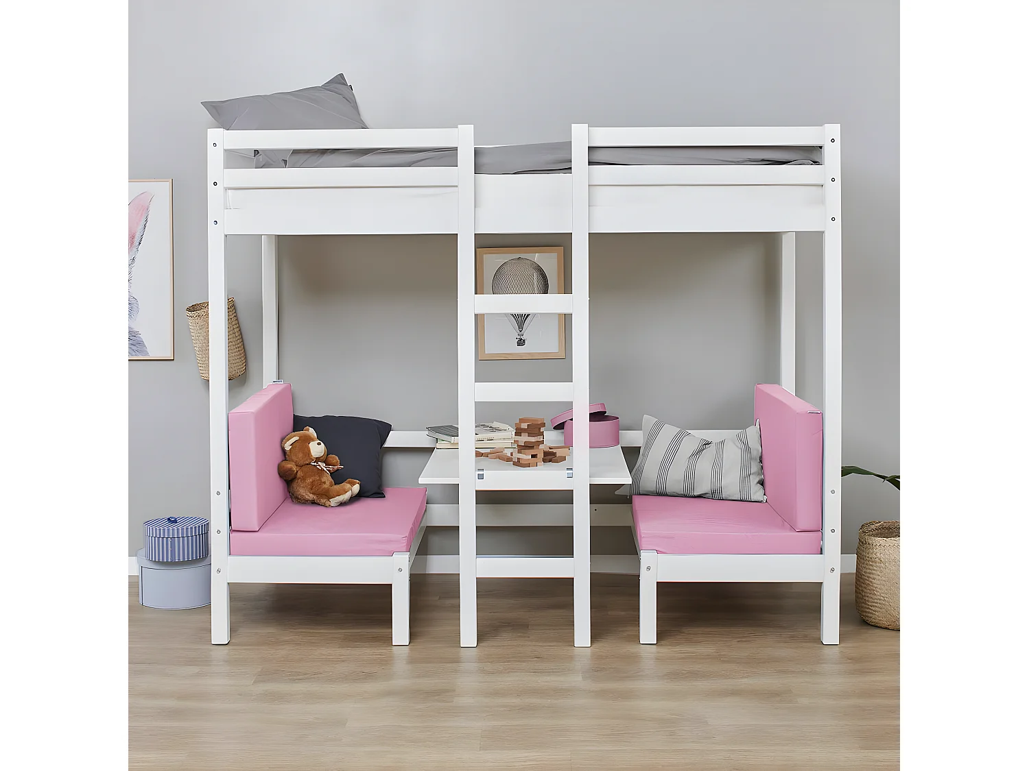 BasicJumbo Lit mezzanine avec canapé rose, bureau et sommiers à lattes inclus.