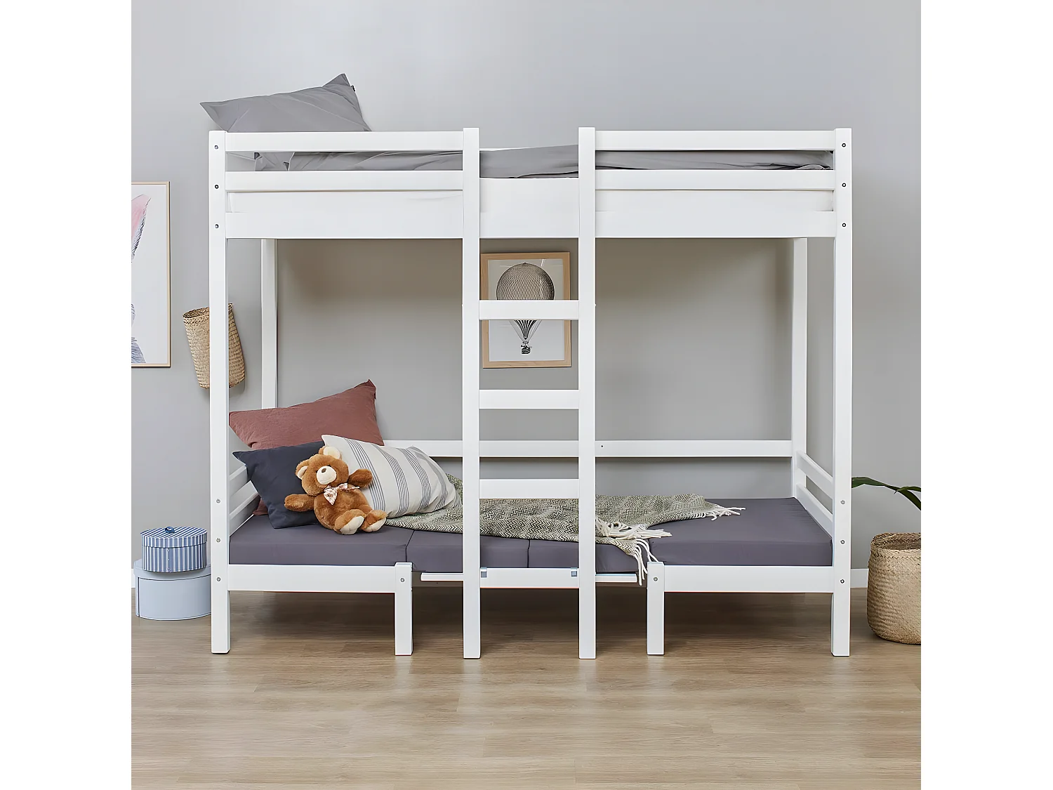 BasicJumbo hoogslaper met grijze bank, bureau en incl. lattenbodems.