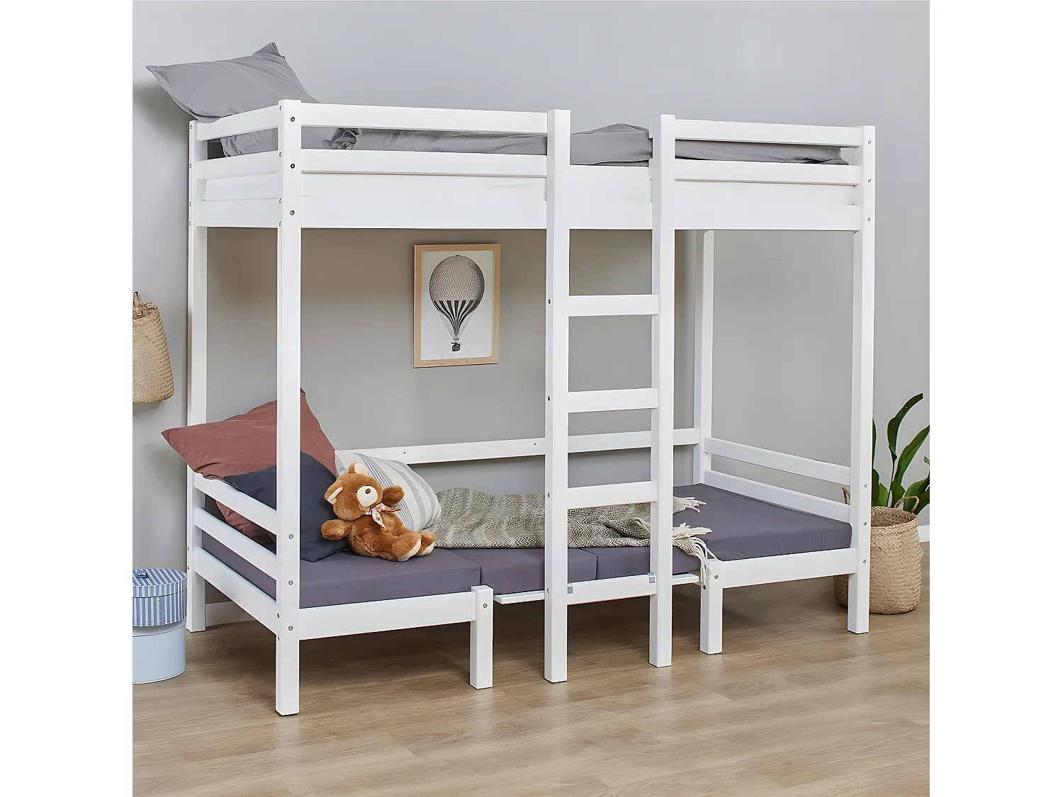 BasicJumbo hoogslaper met grijze bank, bureau en incl. lattenbodems.