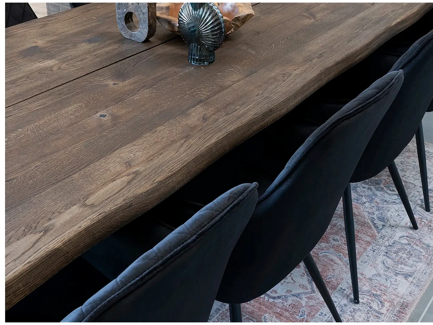 Table à manger industrielle TOULON – Chêne massif & acier noir, design avec bord ondulé-Marron-Largeur 240 cm