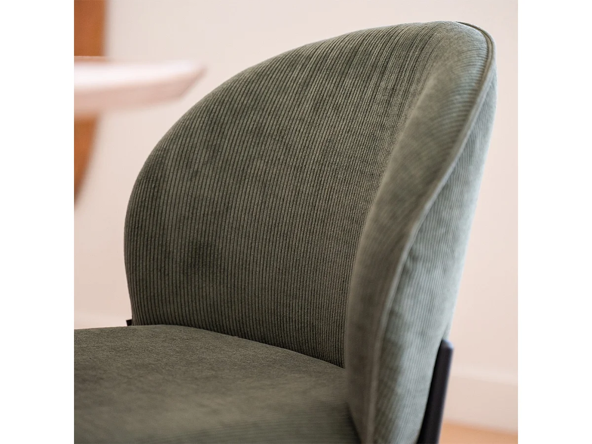 Lot de 2 chaises de salle à manger en velours côtelé vert kaki, piètement en métal noir - Noé
