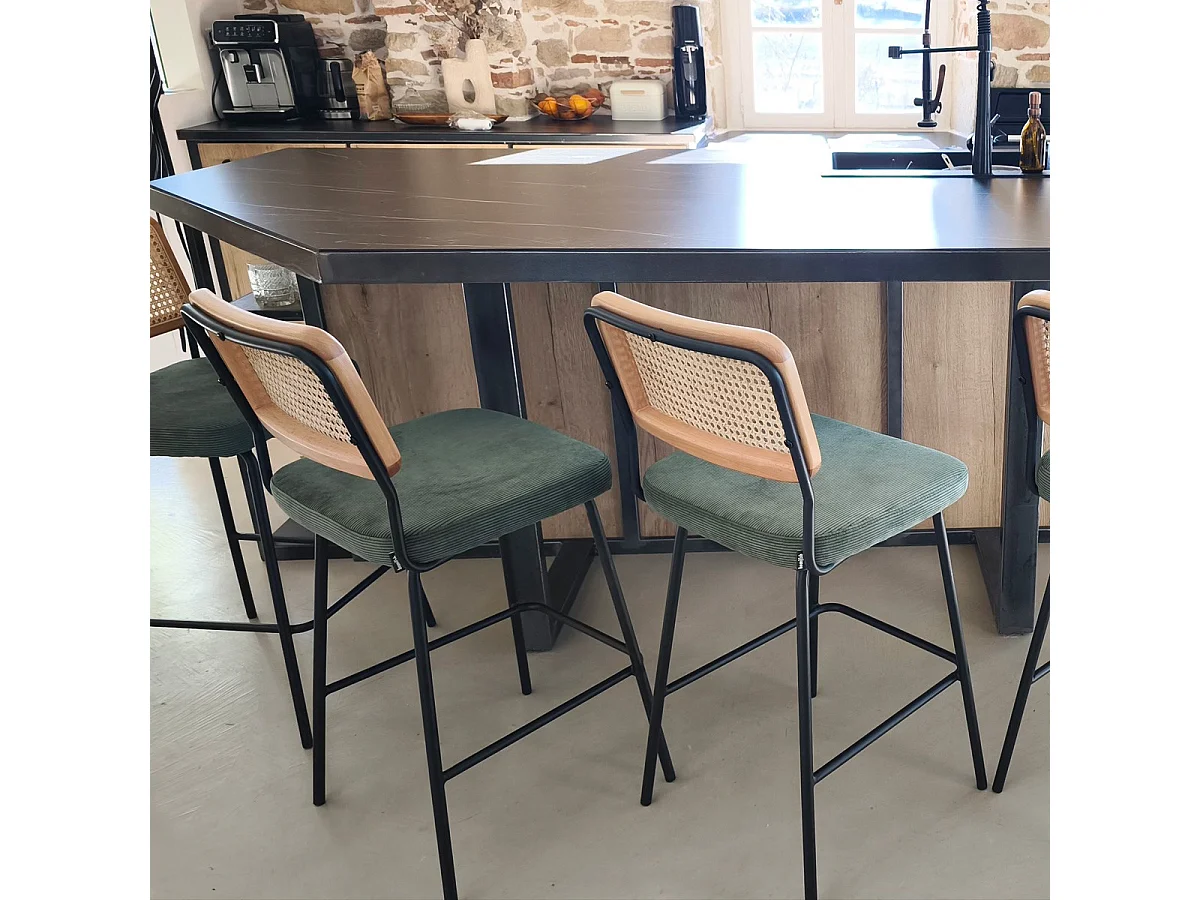 Lot de 2 chaises de bar en cannage et velours côtelé vert, piètement noir - Muse