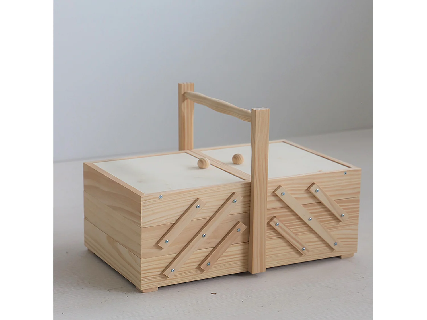 Boîte à couture vintage sans vernis