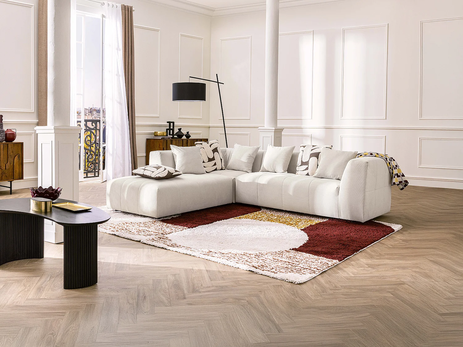 Grand canapé d'angle gauche en velours côtelé fines côtes beige NAEMIA de Maison Céphy