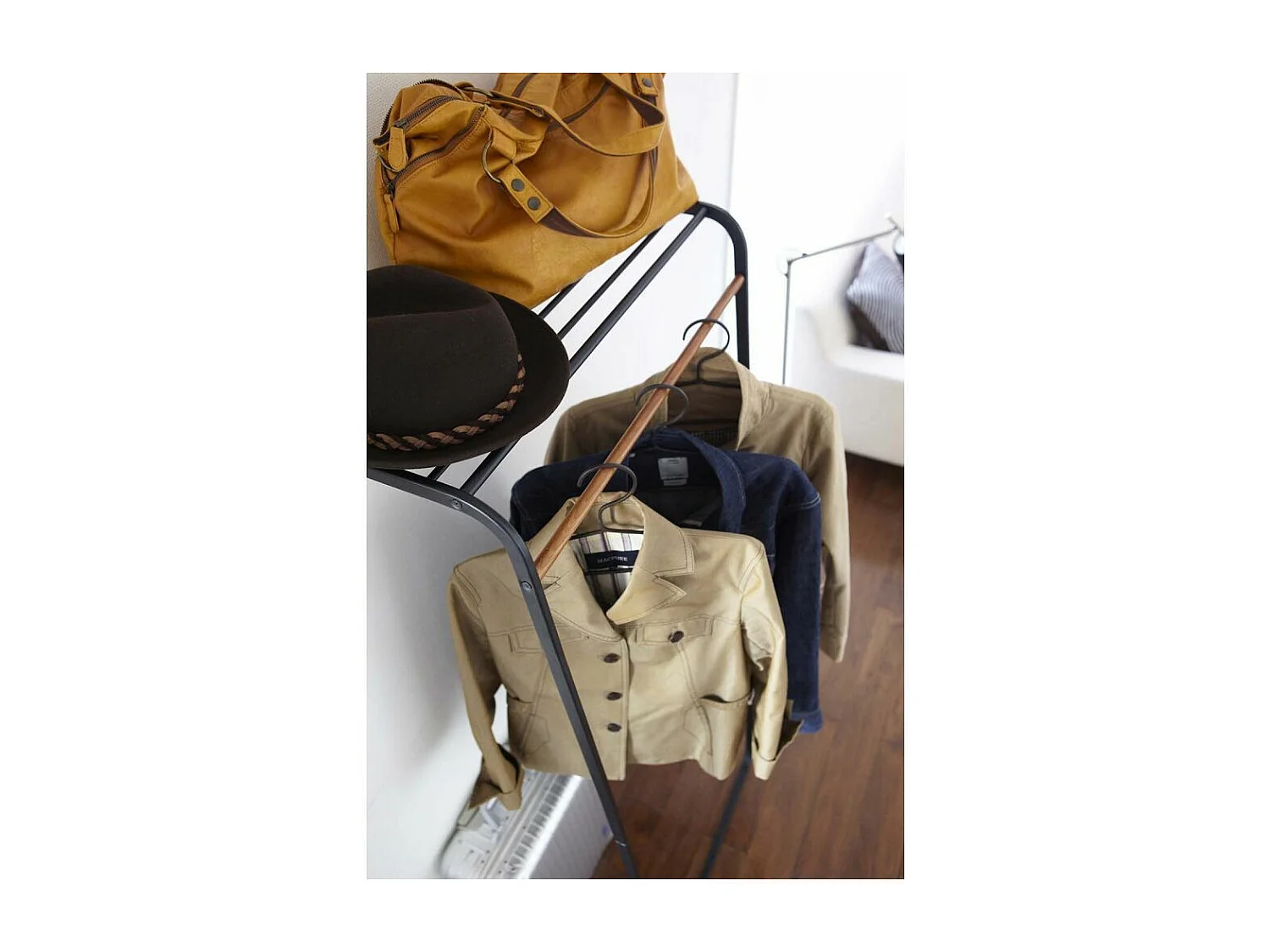 Porte-manteau incliné avec étagère H160 cm - TOWER