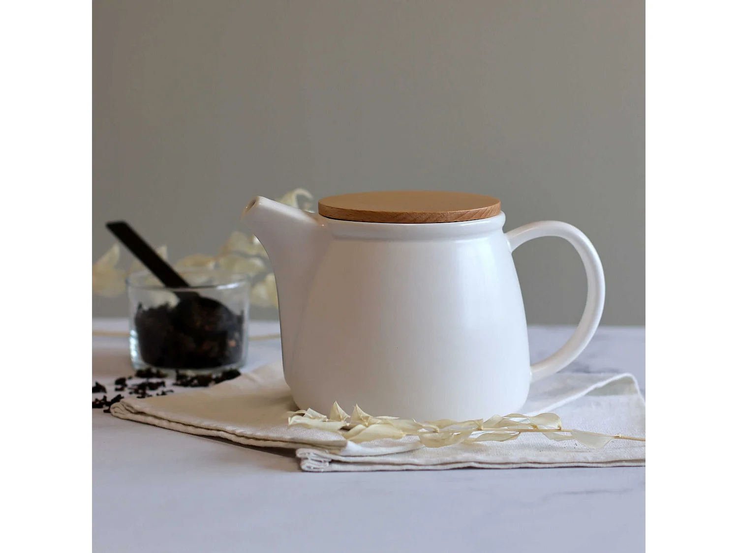 Ogo Living - Theiere Mona 1000ml  En Porcelaine Blanche Et Couvercle Bois