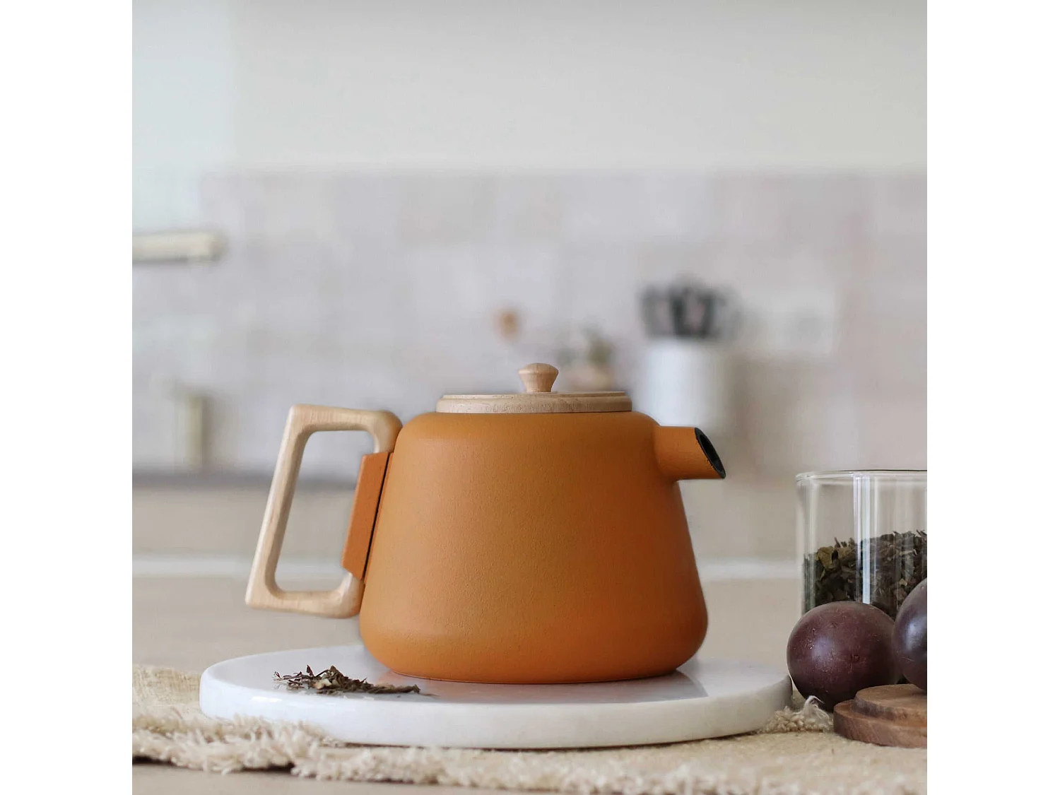 Ogo Living - Theiere Viggo 1000ml En Fonte Jaune Avec Poignee Couvercle Bois