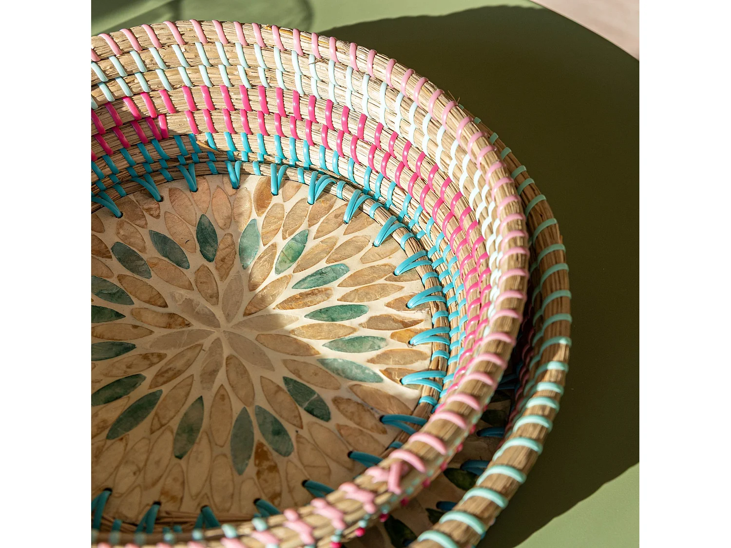 Now's Home - Plateau Rond En Jonc De Mer Et Nacre D30xh7cm Paros