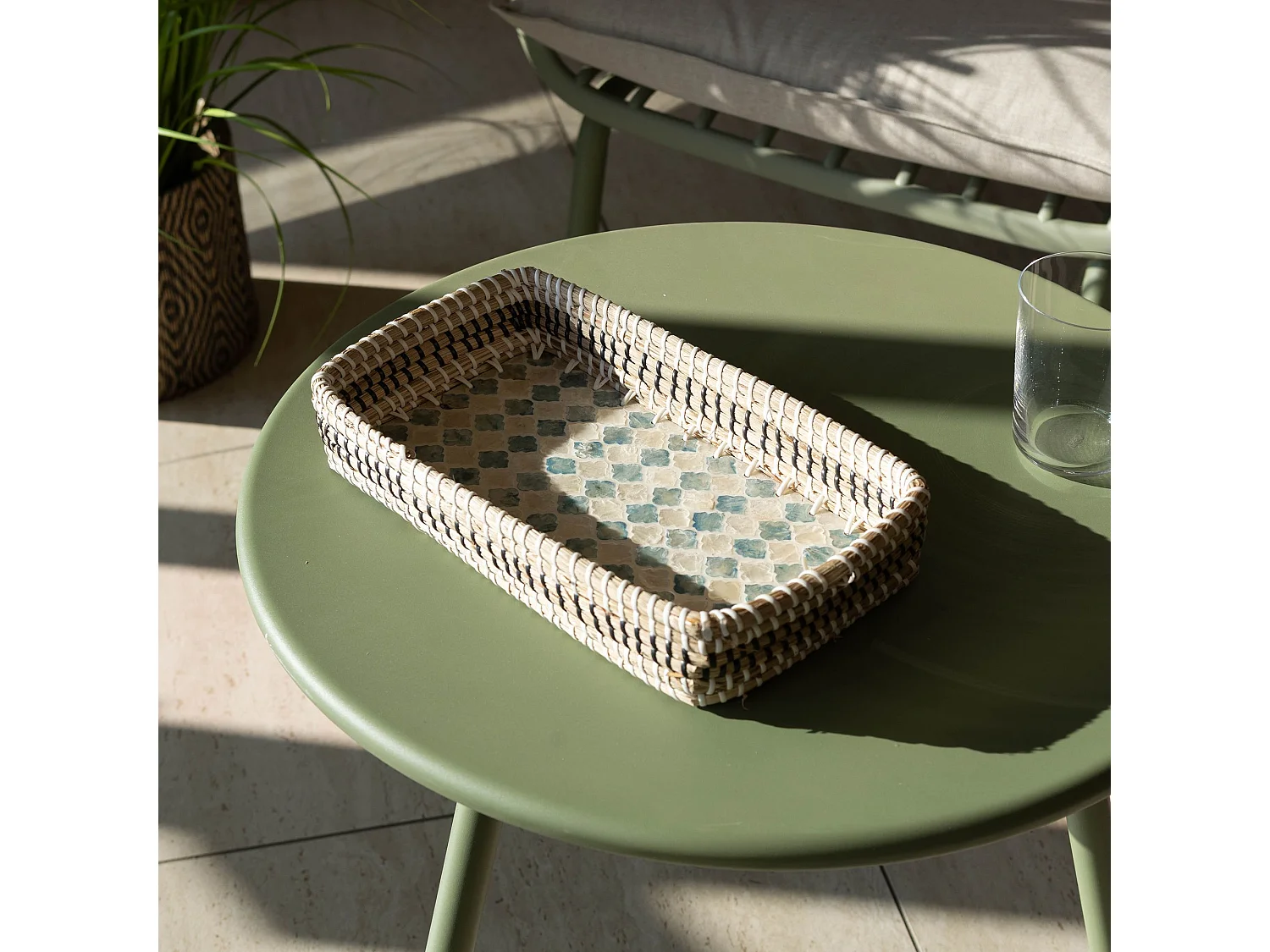 Now's Home - Plateau Rectangulaire En Jonc De Mer Et  Nacre 32x19cm Paros
