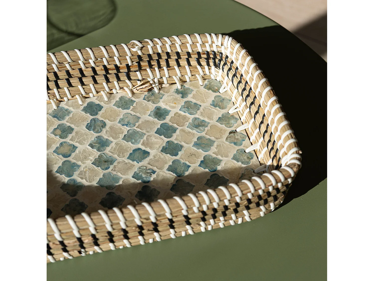 Now's Home - Plateau Rectangulaire En Jonc De Mer Et  Nacre 32x19cm Paros