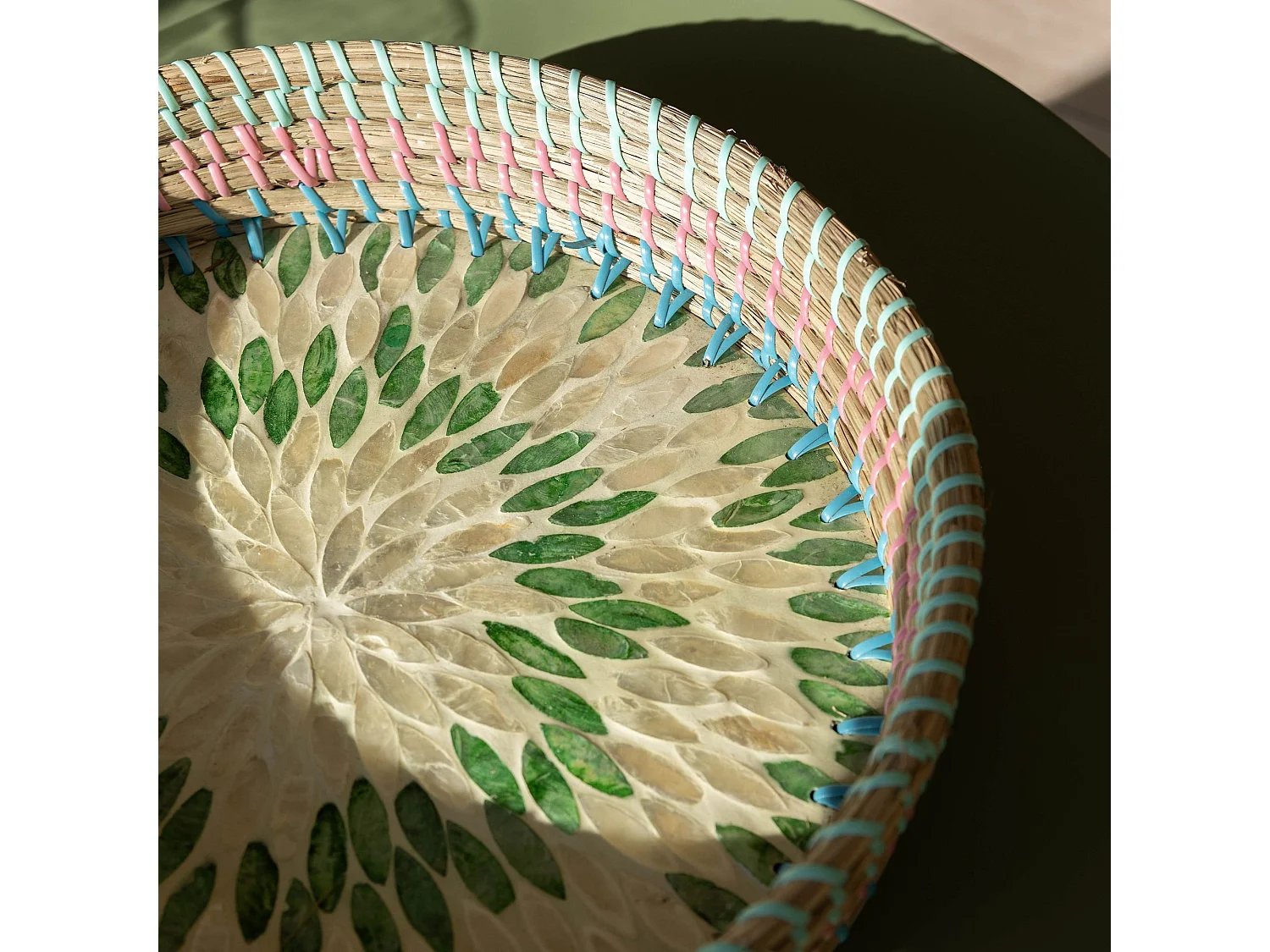 Now's Home - Plateau Rond En Jonc De Mer Et En Nacre D33xh6cm Paros