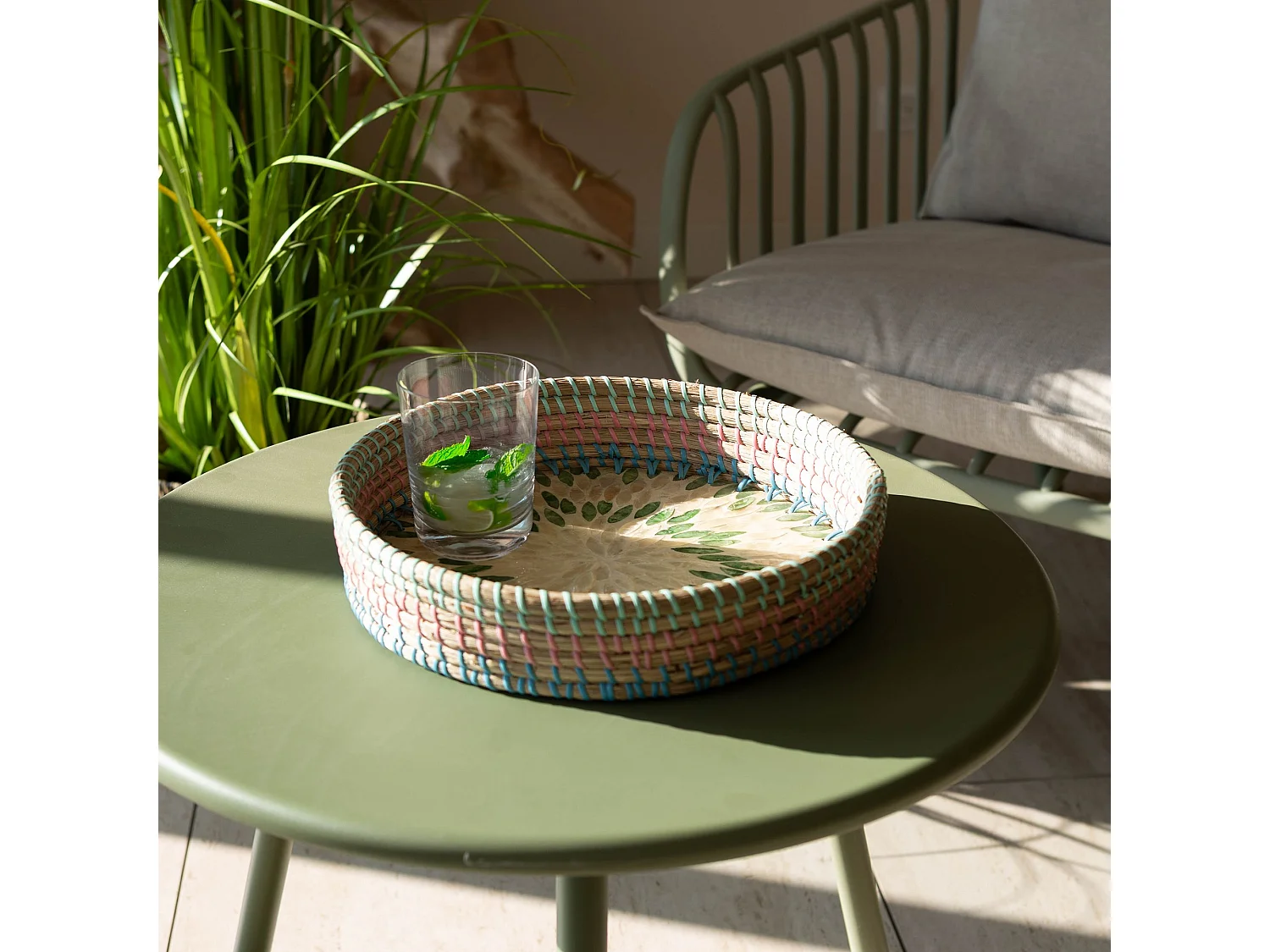 Now's Home - Plateau Rond En Jonc De Mer Et En Nacre D33xh6cm Paros