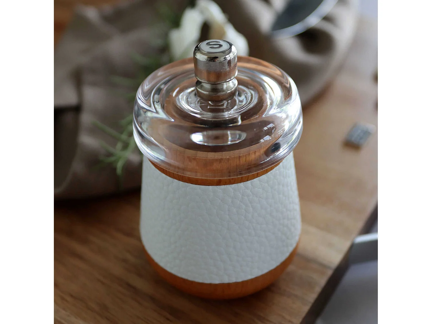 Ogo Living - Moulin A Sel 8.5cm En Bois De Hetre Effet Cuir Blanc