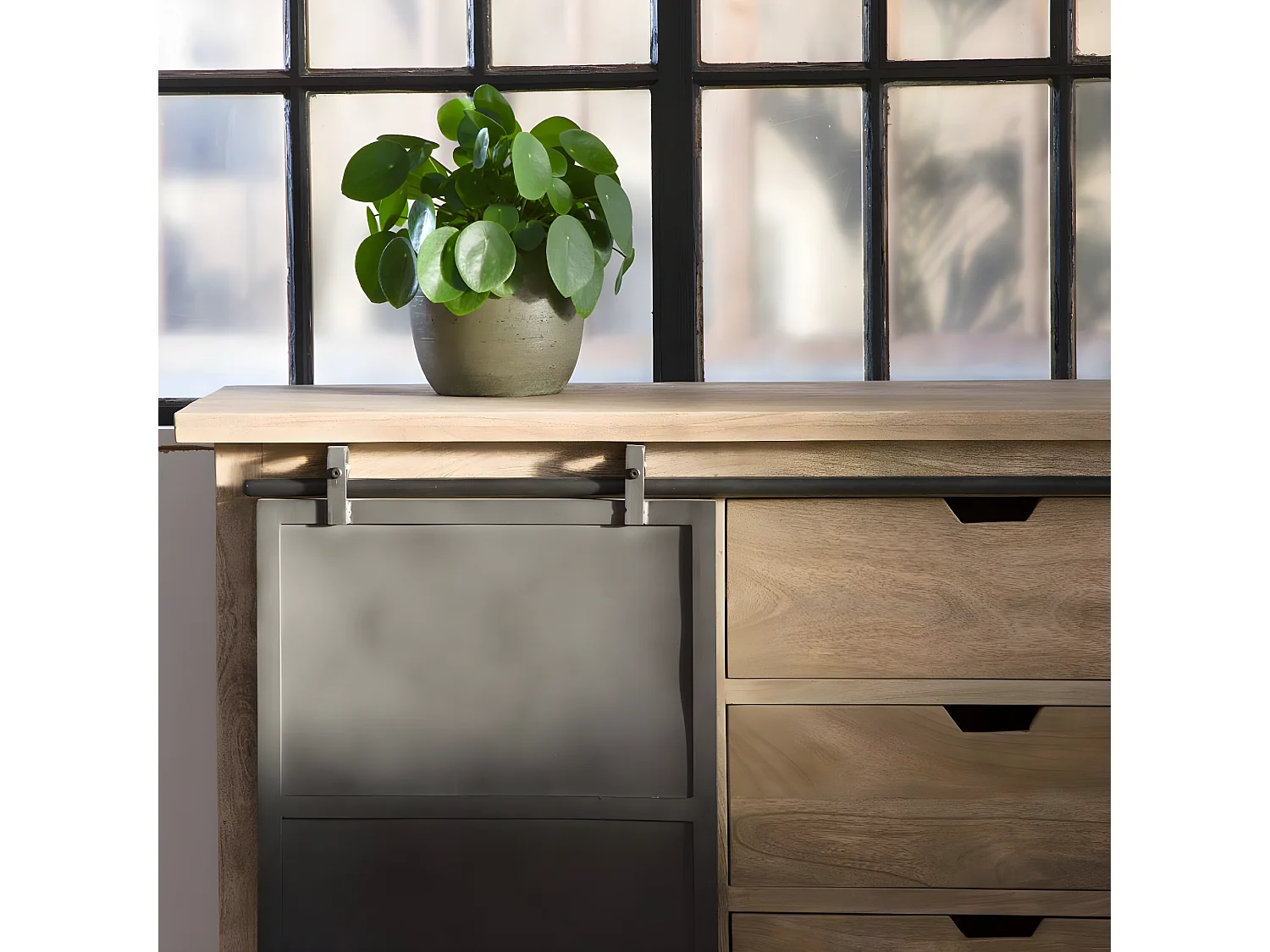 Buffet en bois de manguier brossé et métal gris foncé Helsinki