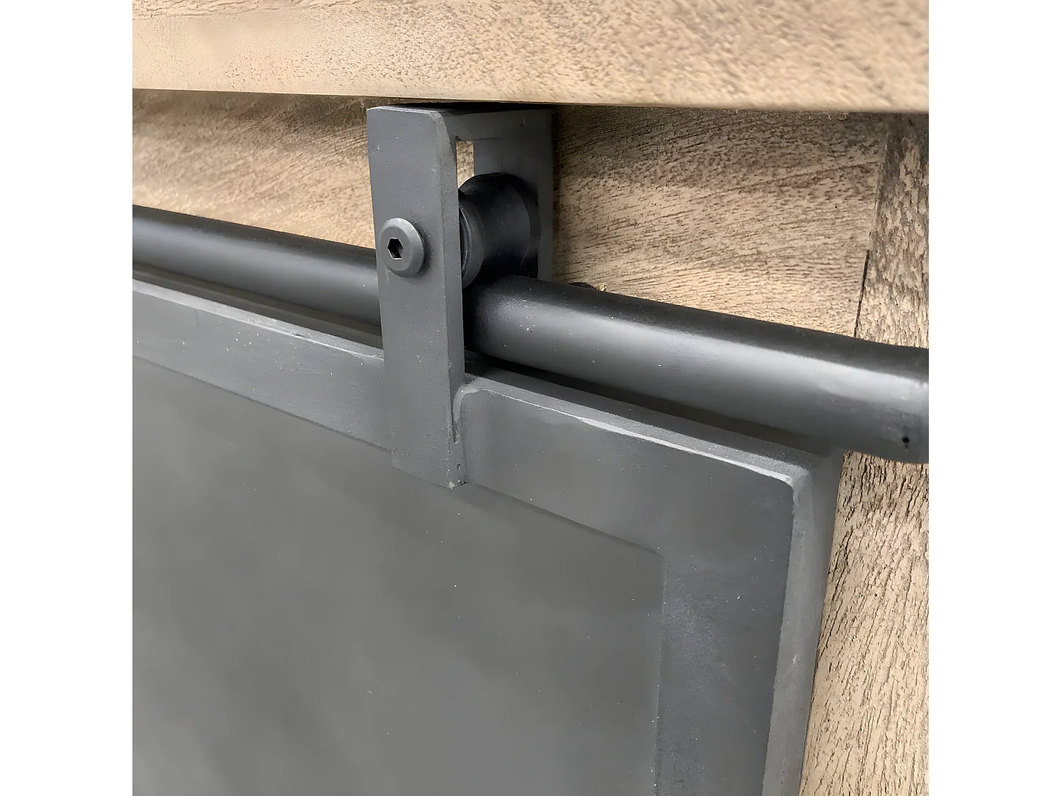 Buffet en bois de manguier brossé et métal gris foncé Helsinki