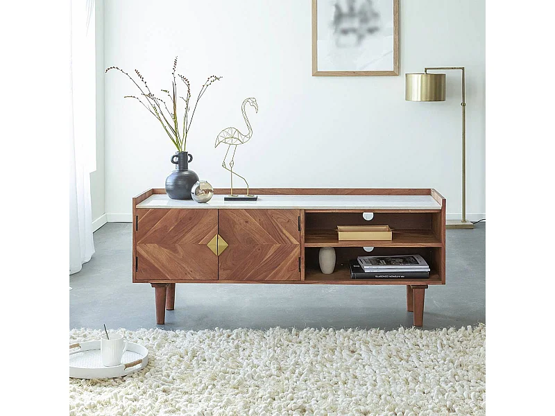 Mueble de TV de madera de acacia con encimera de mármol blanco y detalles dorados