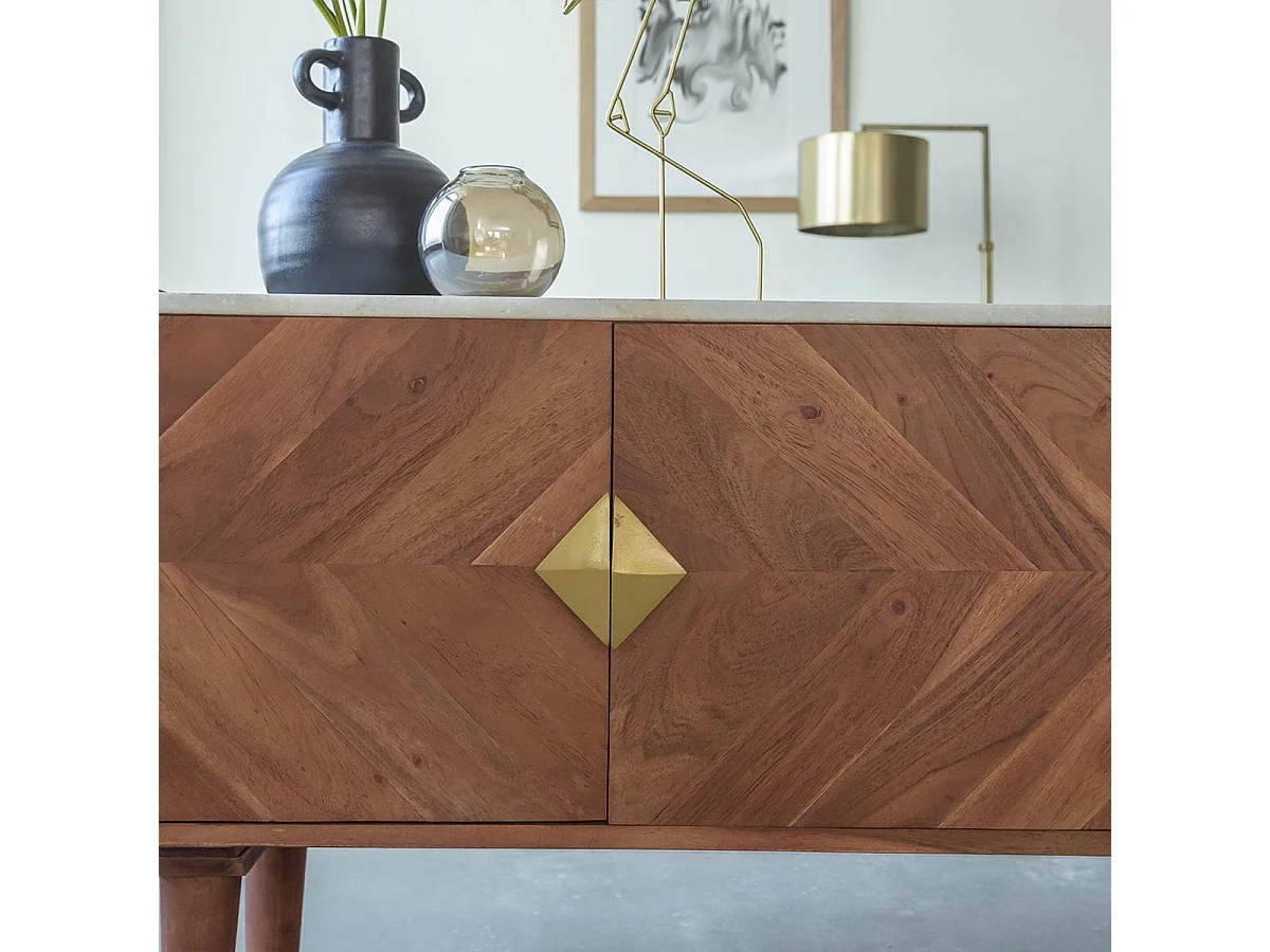 Mueble de TV de madera de acacia con encimera de mármol blanco y detalles dorados