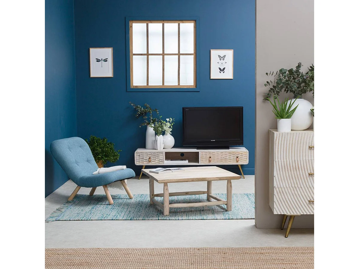 Mueble de TV de madera de mango blanqueada Rhodes con motivo original y patas doradas en forma de compás