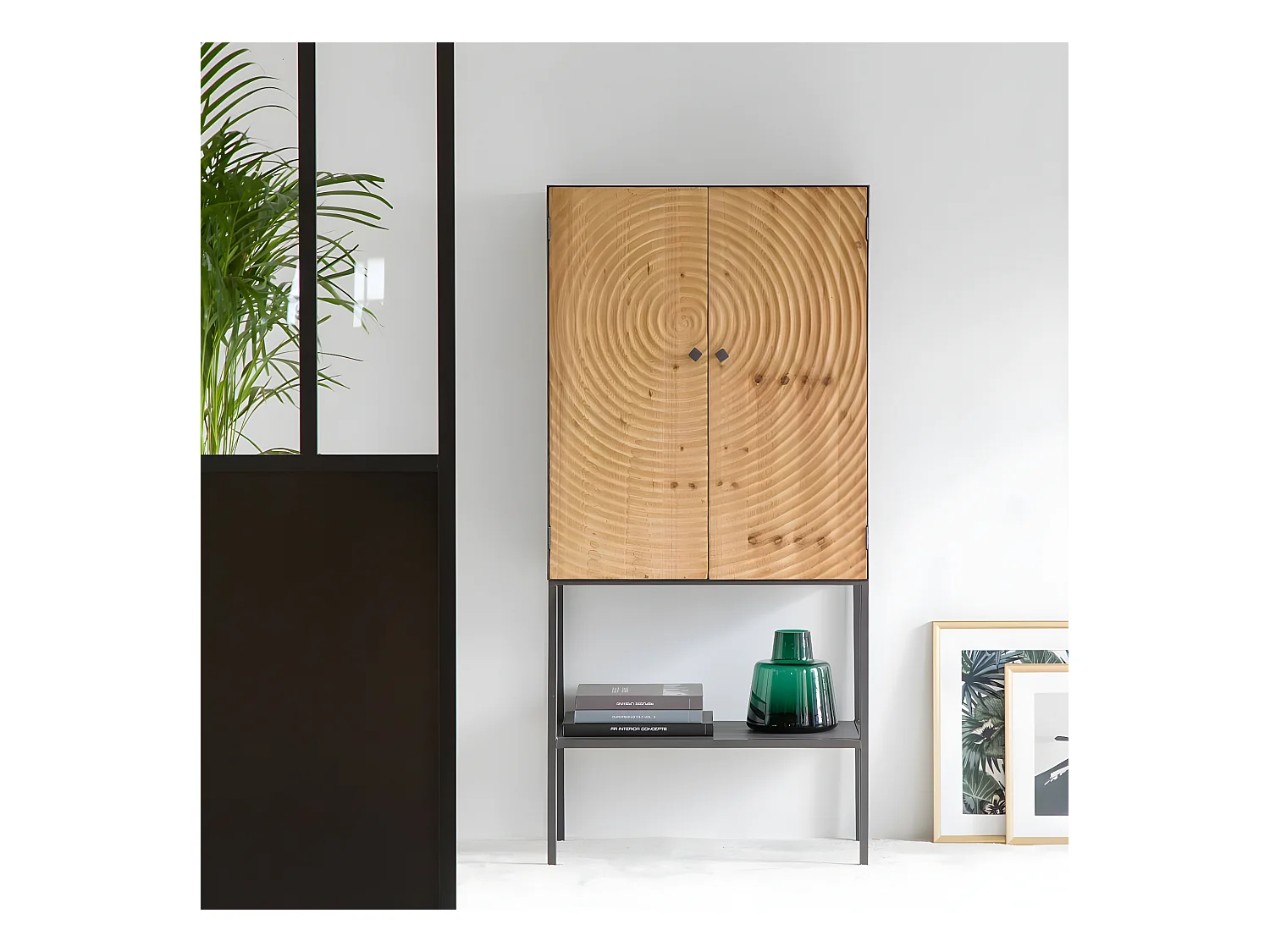 Buffet industrial de pino y metal Rondin con 2 puertas y estantes fijos