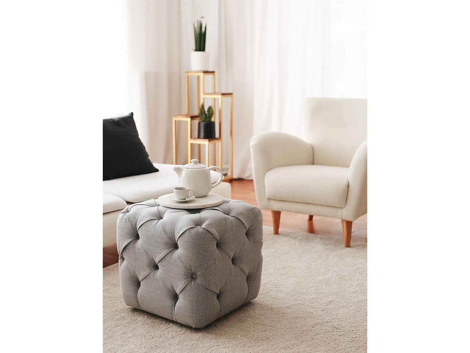 Pouf capitonné cubique Cerni 48x48cm Velours Gris