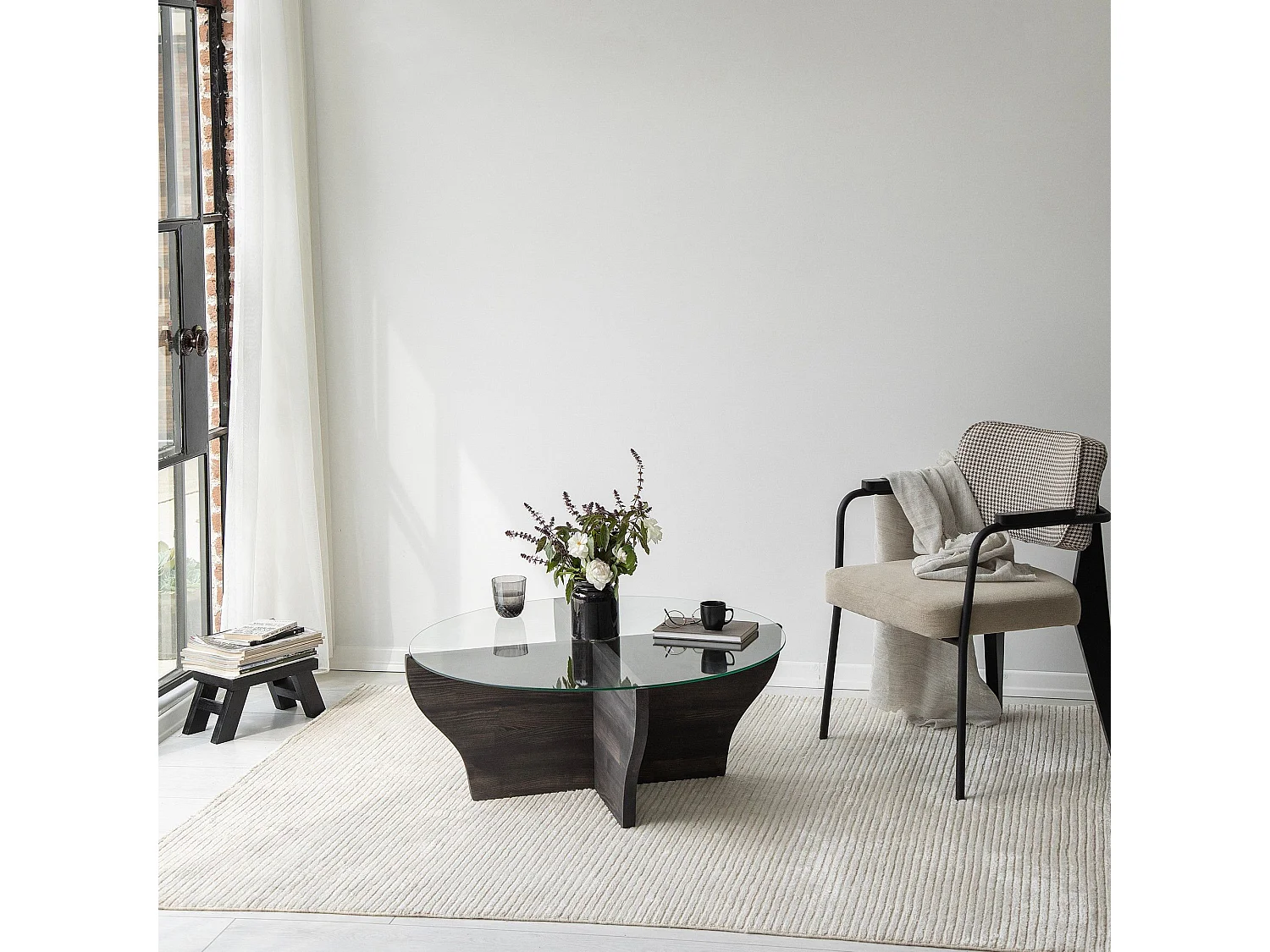 Table basse design ronde Rozine D92cm Bois massif Anthracite et Verre Transparent