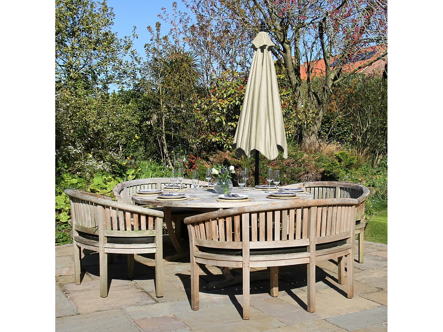 Cream Cantilever Parasol & Square Base