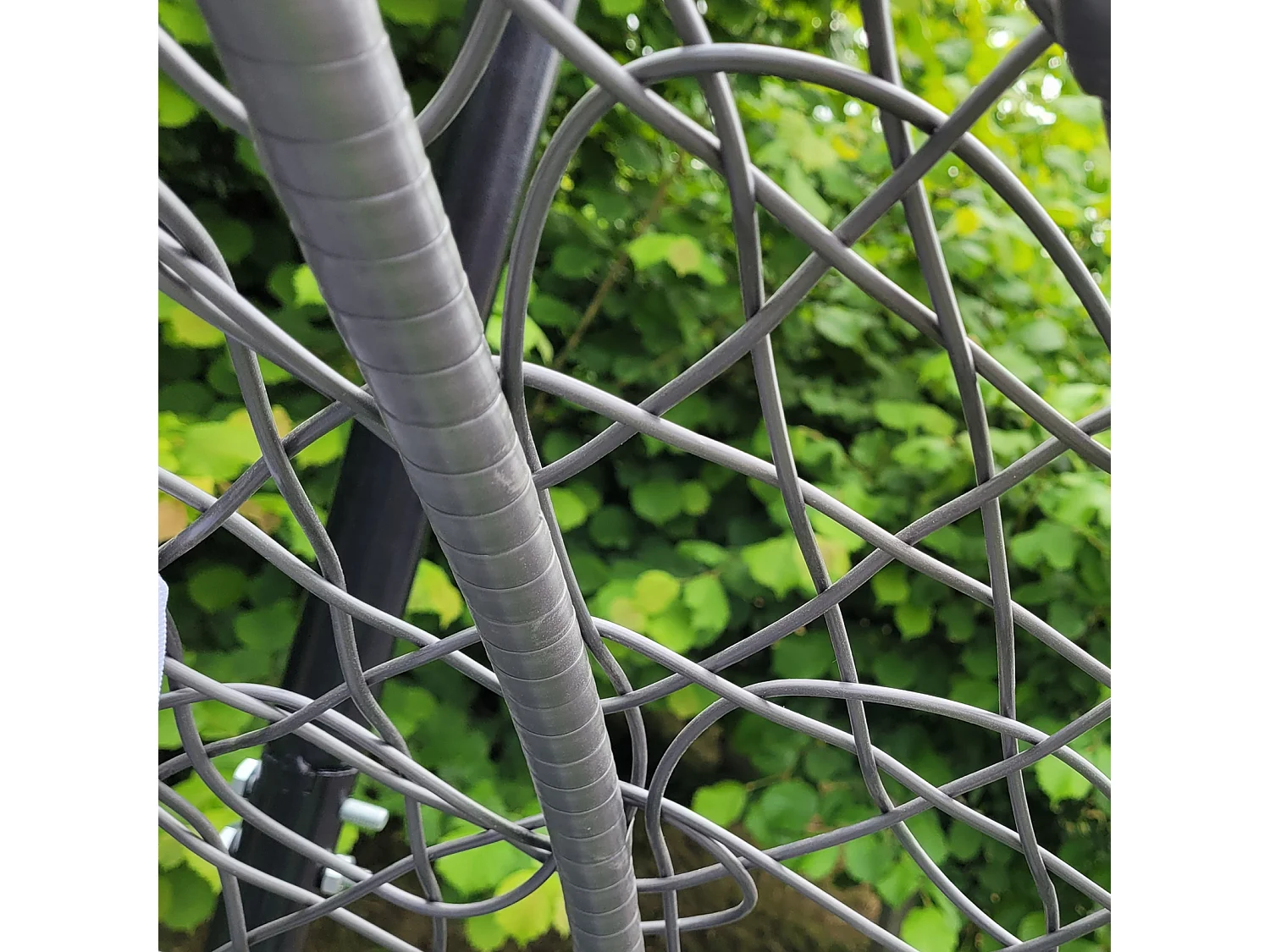 Chaise Suspendue en Rodin Gris