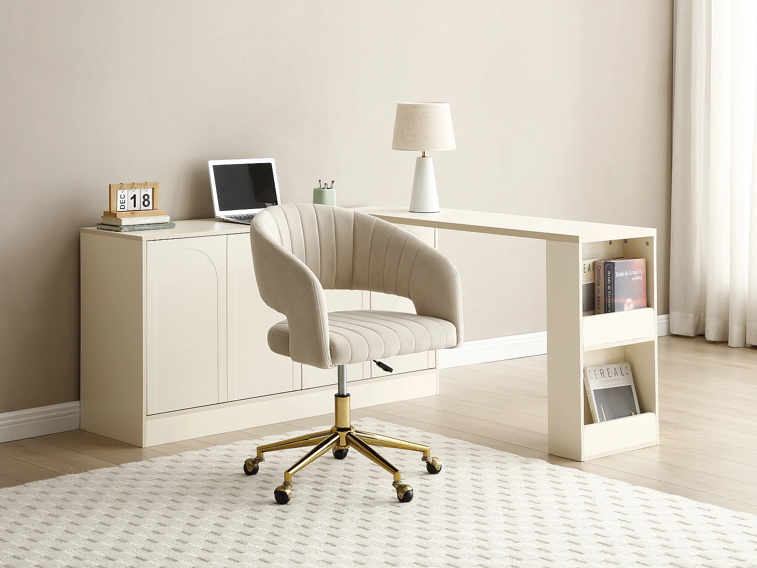 Chaise de bureau en velours - Beige et doré - Hauteur réglable - TIRIESI de Pascal Morabito