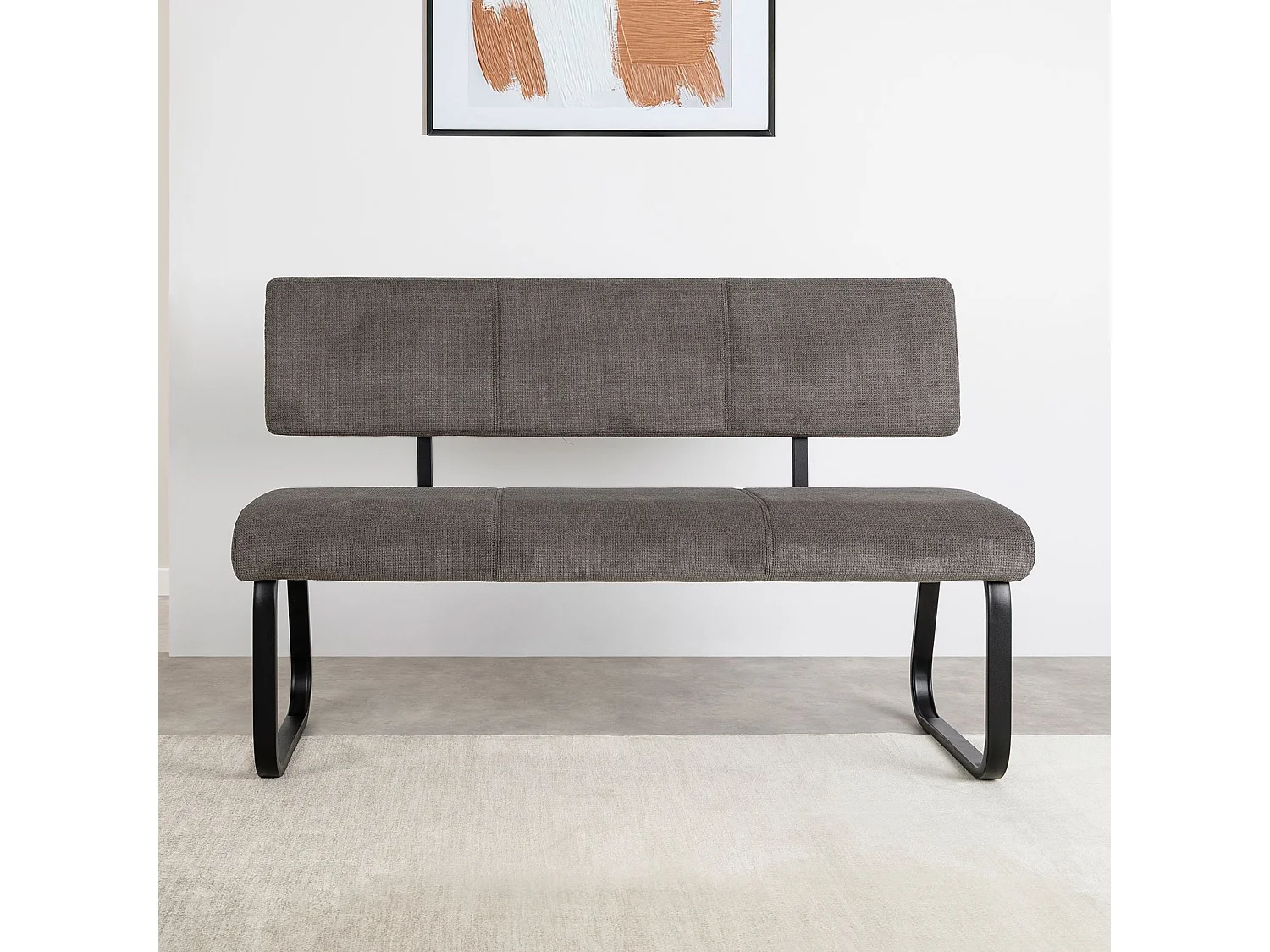 Banc design VILAS siège avec 3 places, banquettes avec dossier, revêtement en tissu gris foncé et piètement en métal noir
