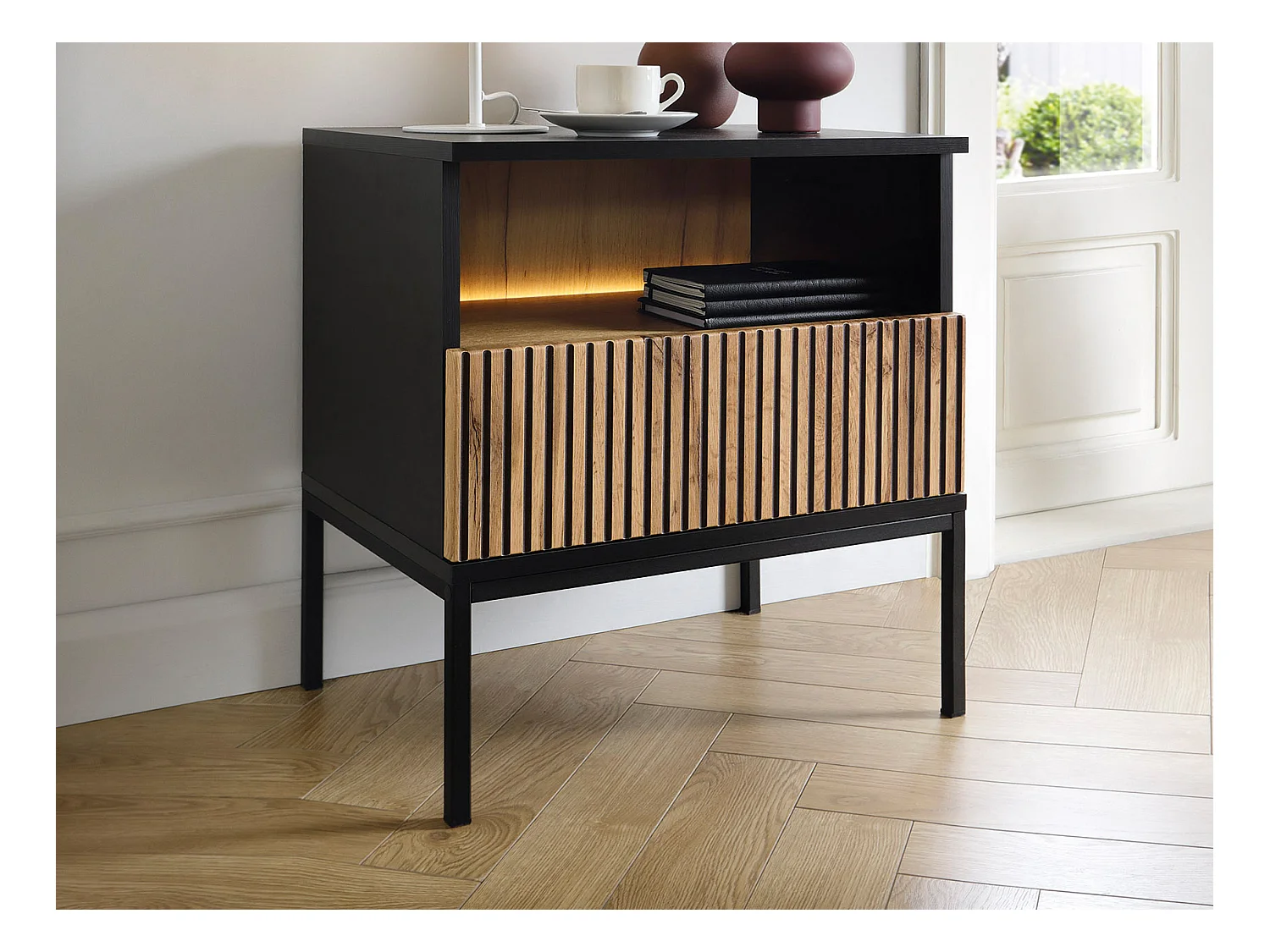 Lot de 2 tables de chevet avec 1 tiroir et 1 niche - Avec LEDs - Noir et naturel - OVILA