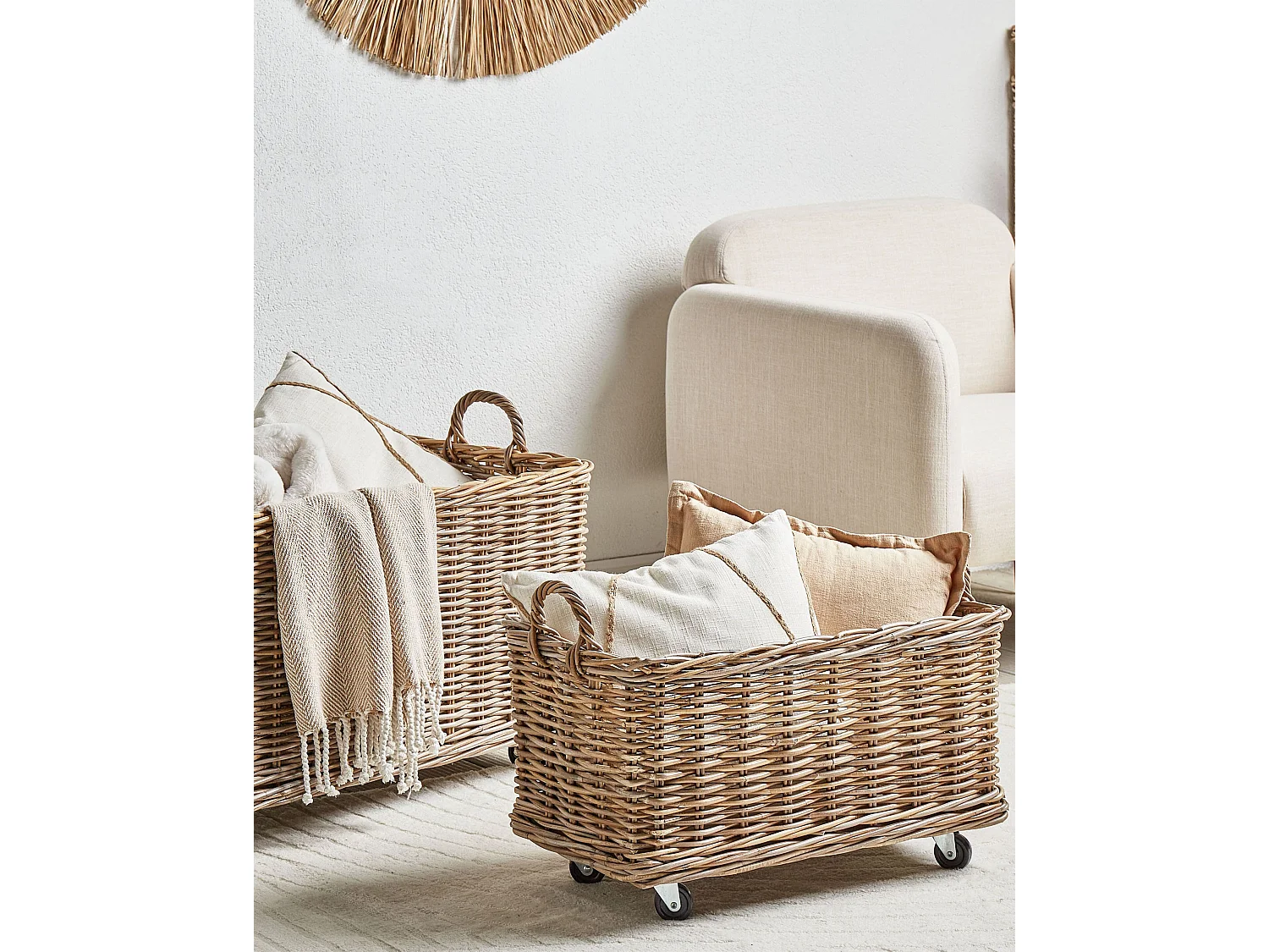 Aufbewahrungskorb 2er Set KITIM mit Rädern Rattan Naturfarben