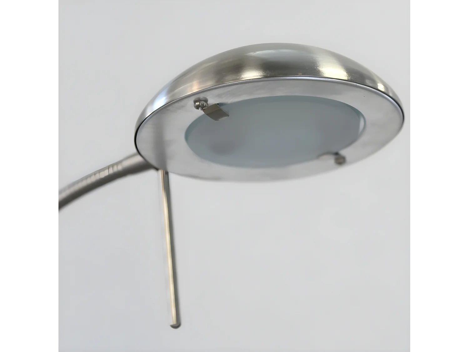 LED-Stehleuchte mit Olimpia-Regal und verstellbarem Lesearm 18W+5W H180cm - Nickel