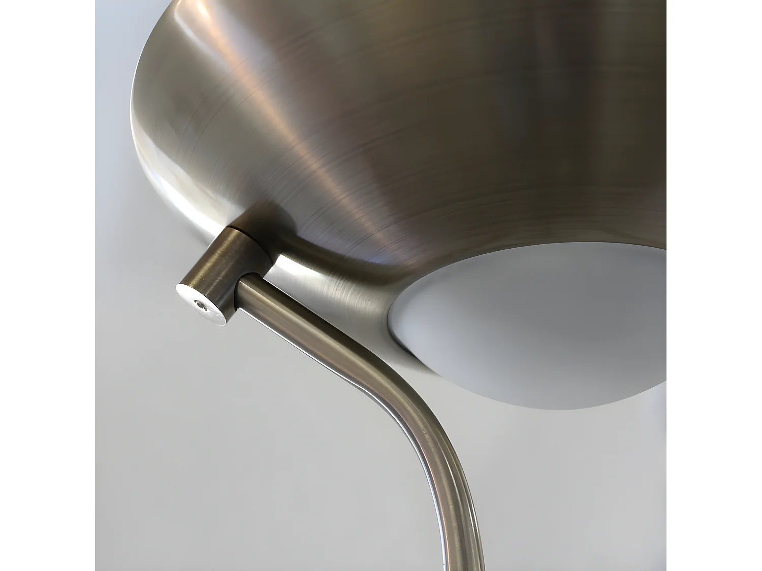 Candeeiro de pé LED Olimpia com prateleira e braço de leitura ajustável 18W+5W H180cm - Couro