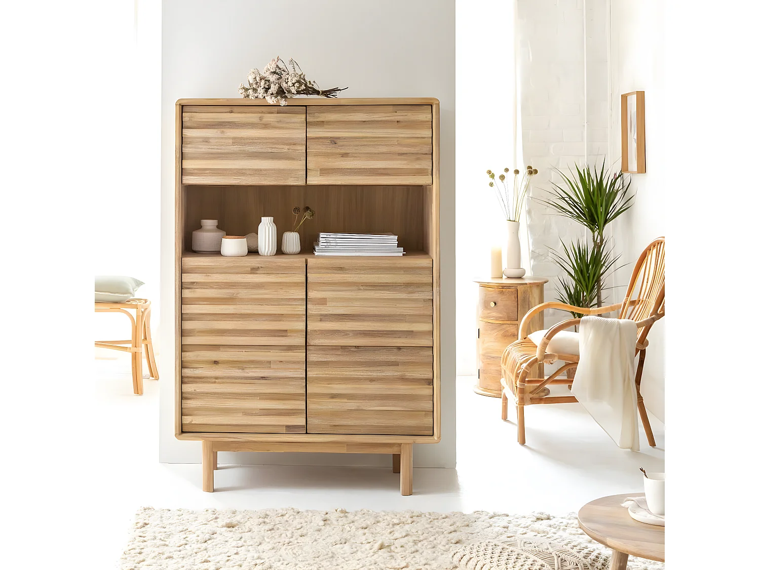 Buffet alto de madera de acacia Marin de Made In Meubles - Estilo contemporáneo, amplio almacenamiento, 150 cm de altura