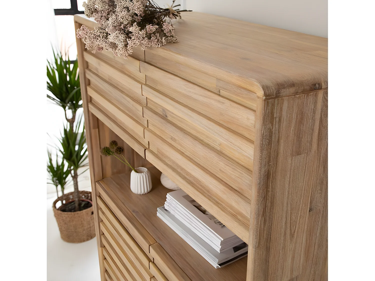 Buffet alto de madera de acacia Marin de Made In Meubles - Estilo contemporáneo, amplio almacenamiento, 150 cm de altura