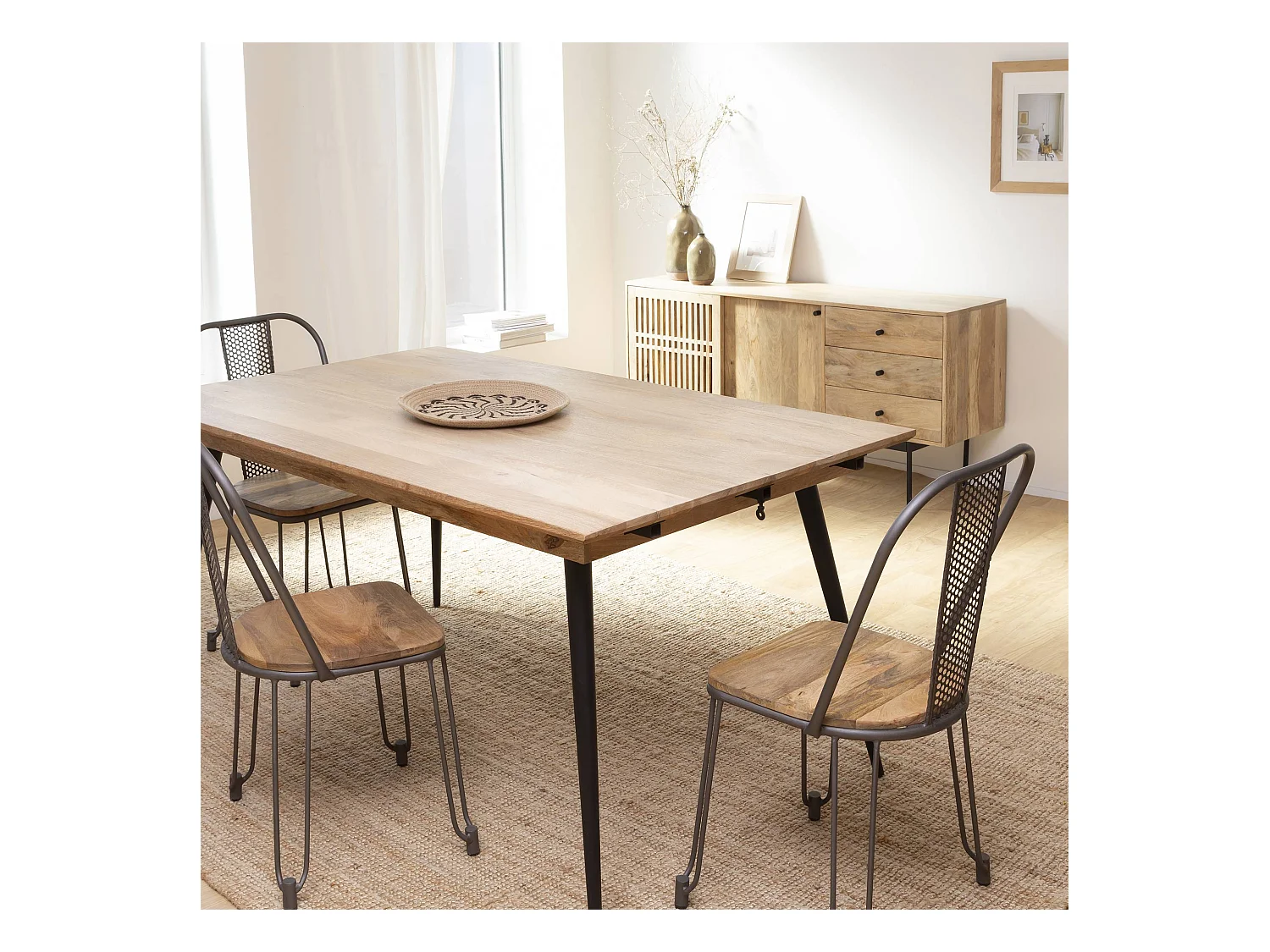Mesa de comedor de madera de mango Pia con extensiones - Estilo industrial, 6 plazas, diseño depurado