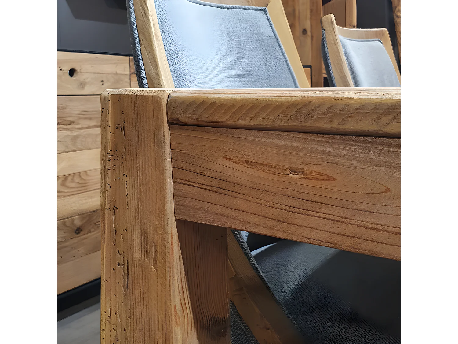 Table de repas L.160 cm rectangulaire en bois de pin recyclé - CHALET