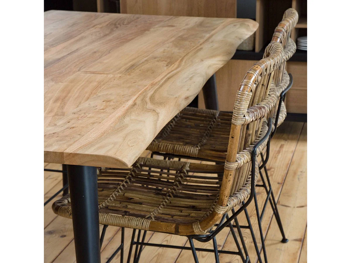 Mesa de comedor de madera de acacia con patas en forma de compás Tree - 6 plazas, diseño curvo y acabados cuidadosos