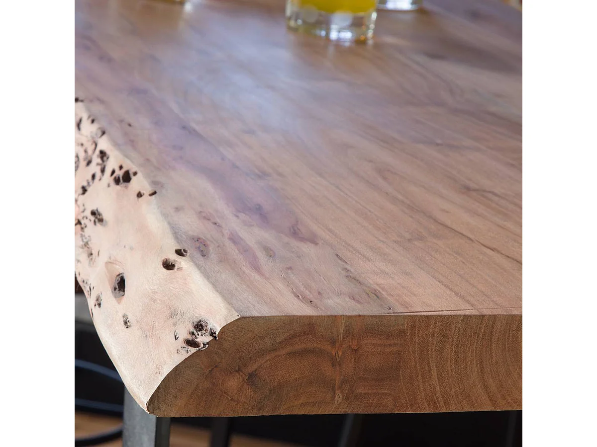 Mesa alta de madera de acacia Tree para 6 personas con patas metálicas asimétricas de estilo diseño