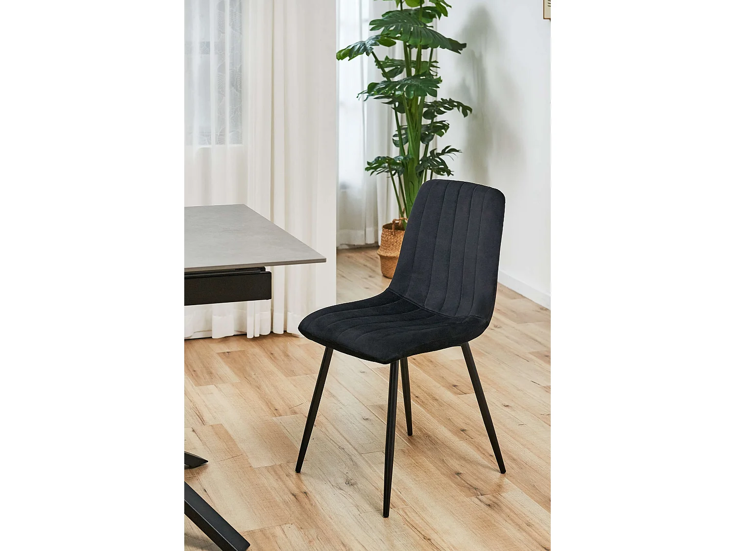 Esszimmerstühle mit Samt 2er Set AKORD SJ.9 Gepolsterter Gesteppter Stuhl aus Velours in Schwarz