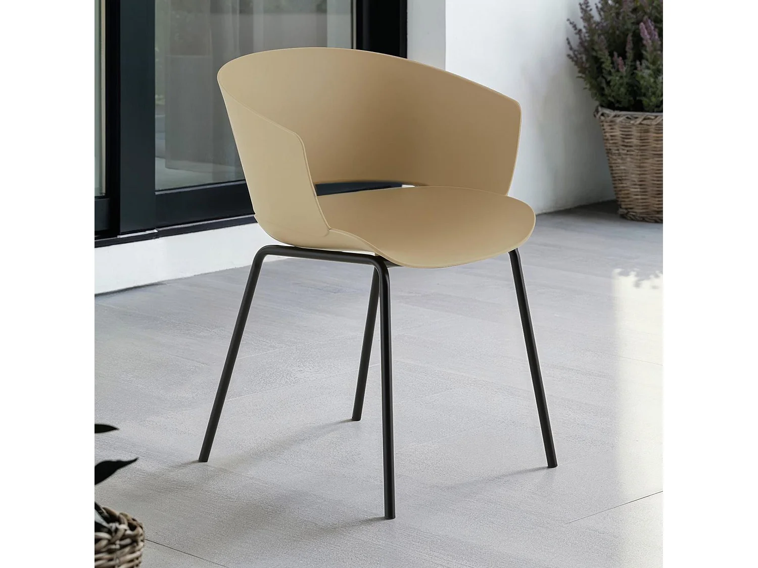 Lot de 4 chaises de jardin NIVEL fauteuil d'extérieur en plastique beige résistant aux UV et pieds en métal noir