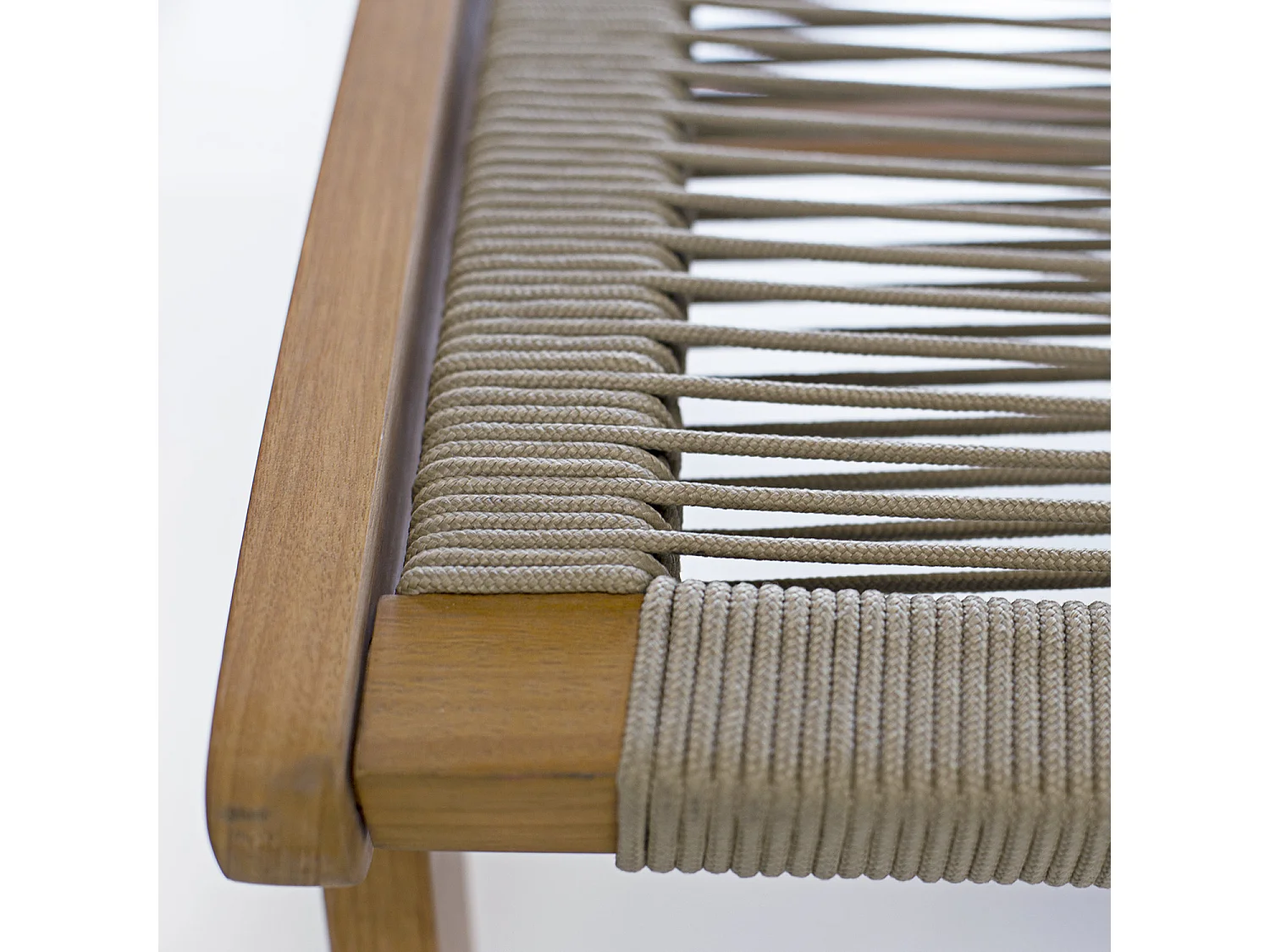 Poltrona relax in legno e corda con poggiapiedi, beige