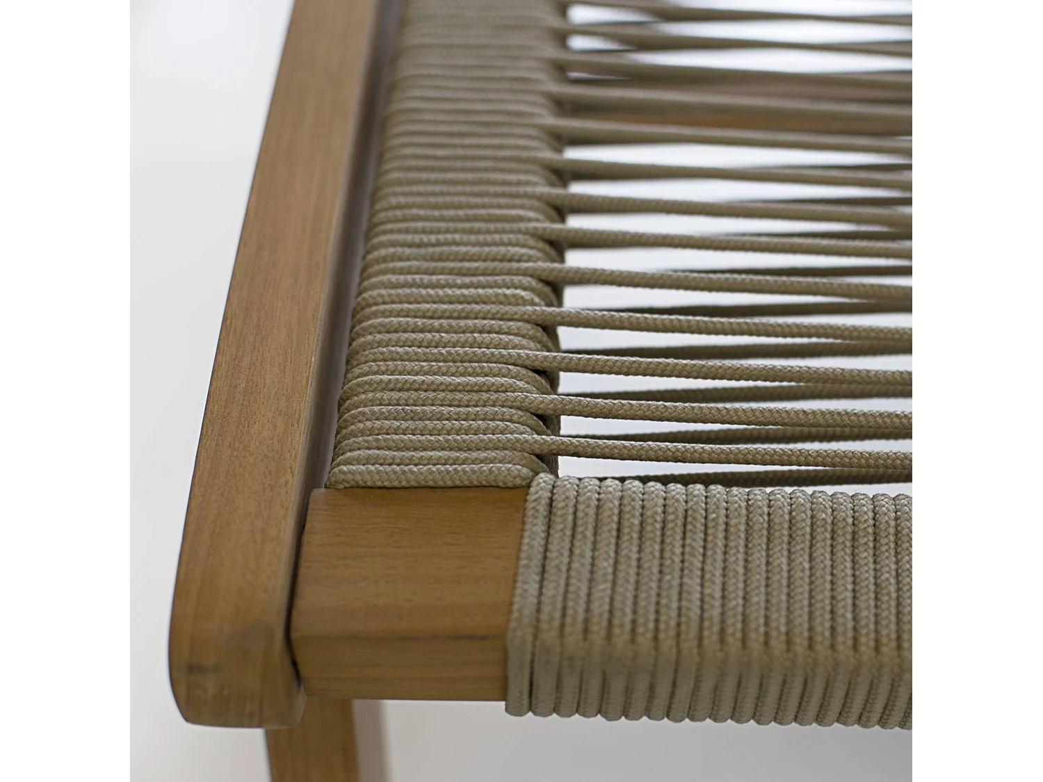 Poltrona da giardino in legno e corda con poggiapiedi Talpa - 66.5x81x71 cm