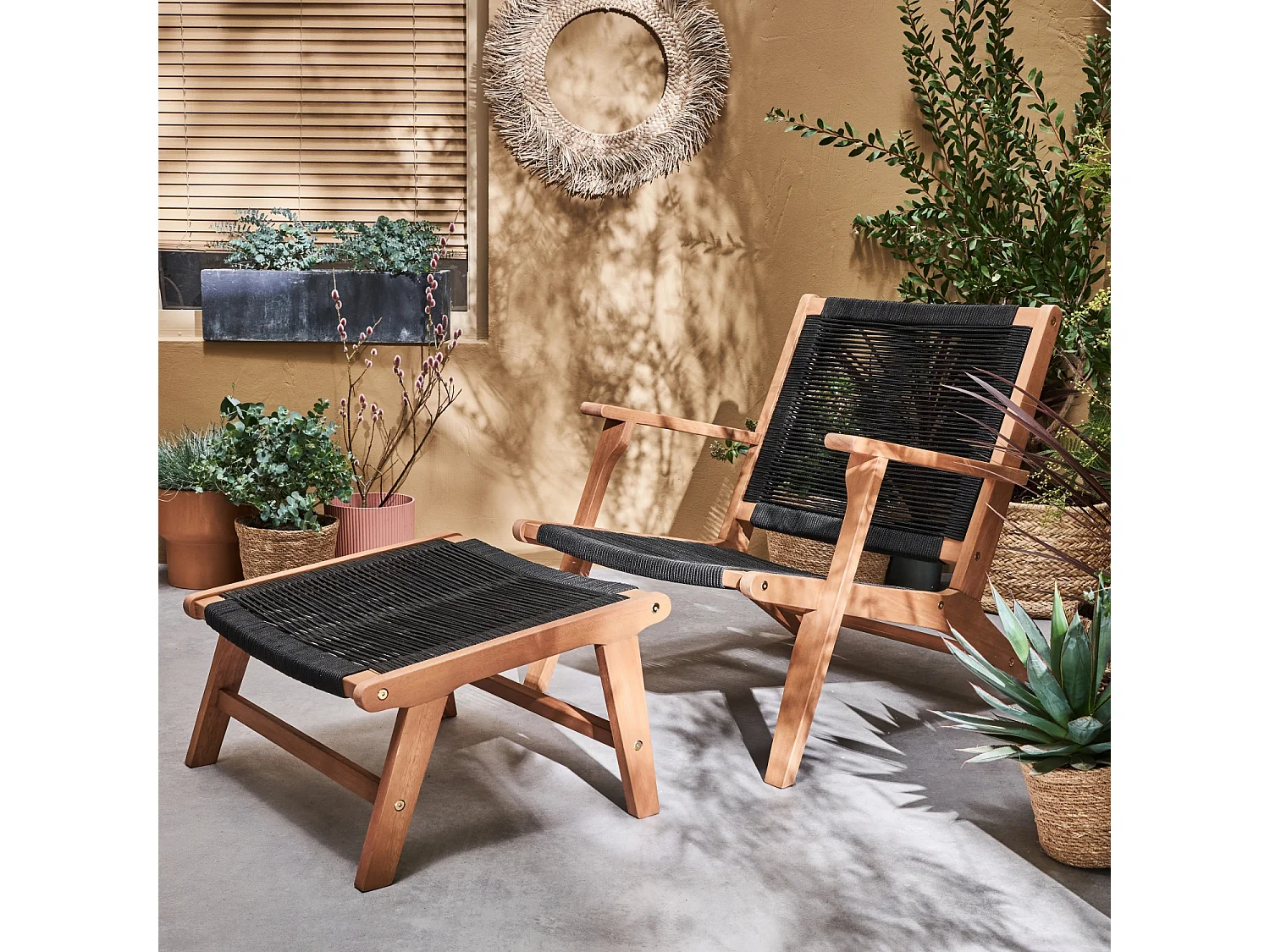 Fauteuil relax – CUZCO – Eucalyptus. Corde noir. avec repose-pieds