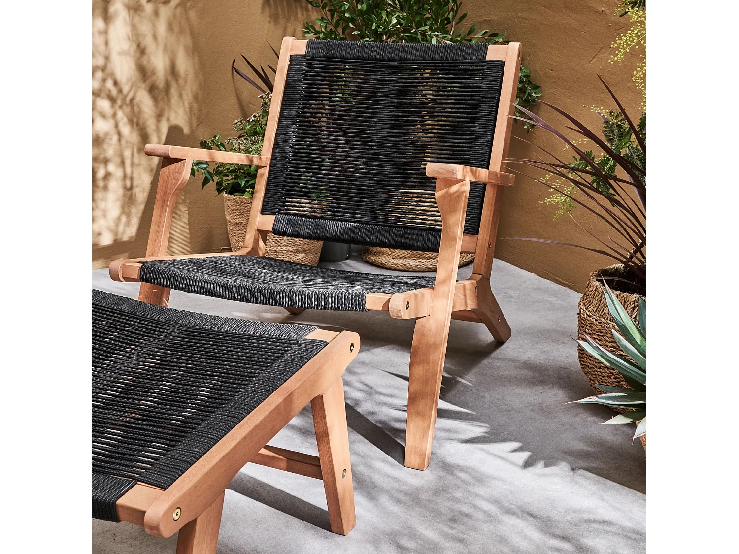 Fauteuil relax – CUZCO – Eucalyptus. Corde noir. avec repose-pieds