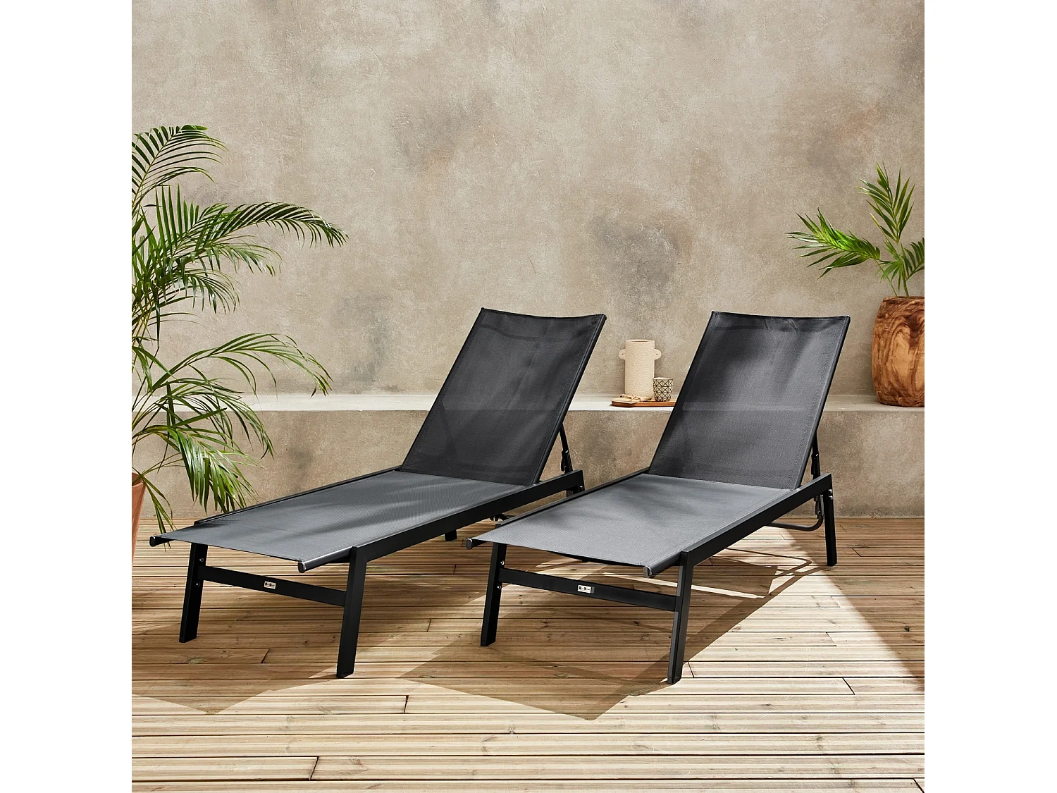 Lot de 2 transats noir. 5 positions. en textilène et métal. FLORA.  L155 x P59 x H106cm